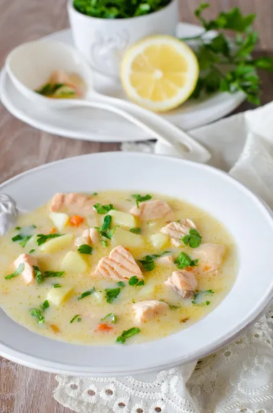 Сырный суп с лососем — стоковое фото