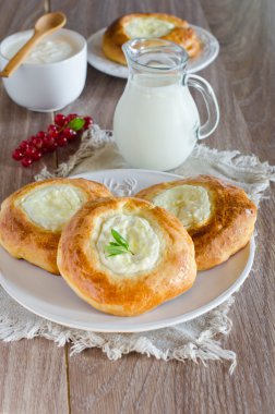 süzme peynir ile buns