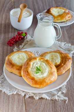 süzme peynir ile buns