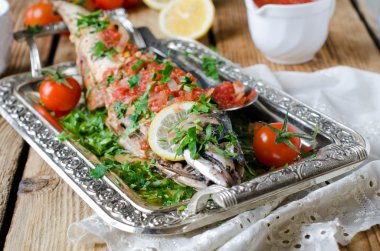 domates soslu uskumru