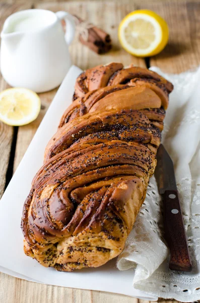 Yeast roll with poppy seeds — Stock Photo, Image