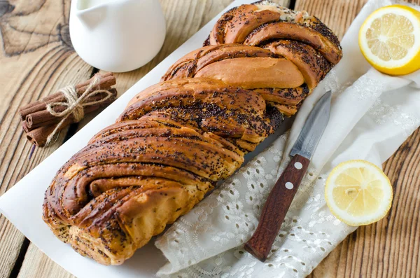 Yeast roll with poppy seeds — Stock Photo, Image