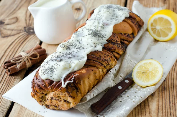 Yeast roll with poppy seeds and cream — Stock Photo, Image