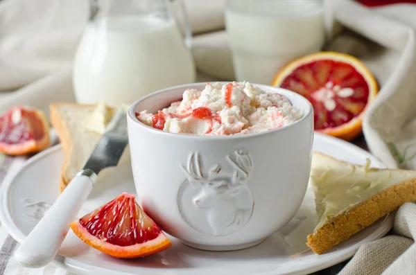 Cheese, bread and butter and milk. Breakfast. — Stock Photo, Image