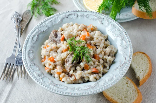 Gachas de cebada con carne y verduras —  Fotos de Stock