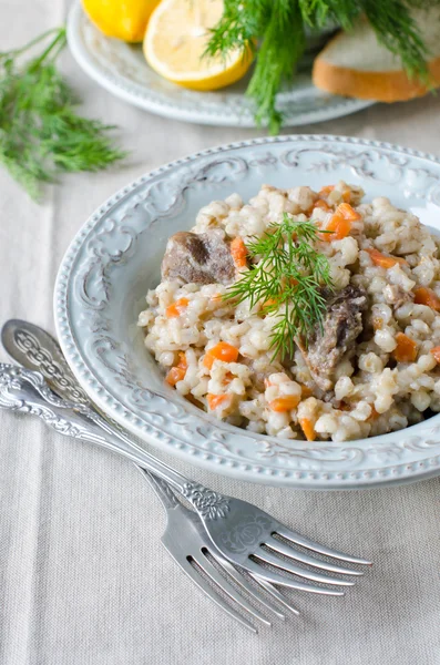 Gachas de cebada con carne y verduras —  Fotos de Stock