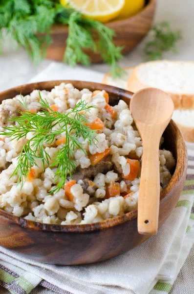 Barley porridge with meat and vegetables — Stock Photo, Image