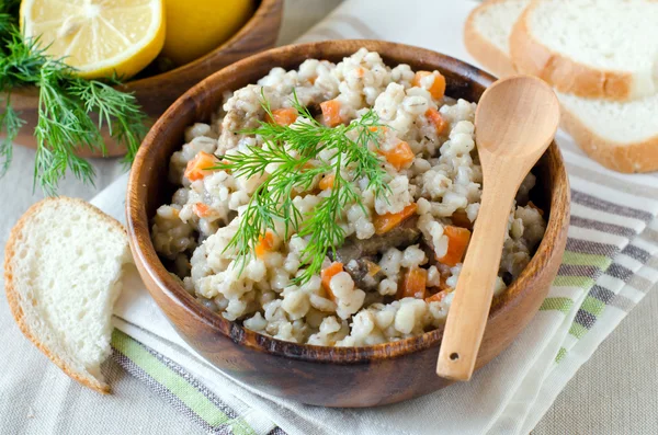 Gachas de cebada con carne y verduras —  Fotos de Stock