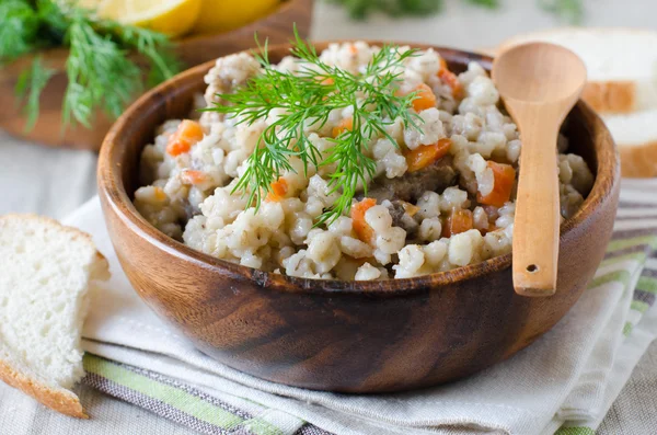 Gachas de cebada con carne y verduras —  Fotos de Stock