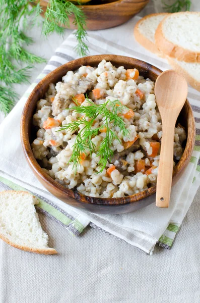 Kornmjölsgröt på kött och grönsaker — Stockfoto