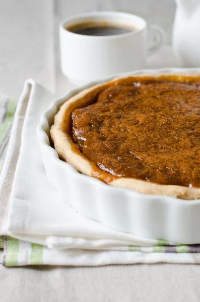 Tart com maçãs caramelizadas e leite caramelizado — Fotografia de Stock