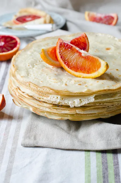 Pfannkuchen mit Orangen — Stockfoto