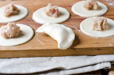 Hamur ve et vareniki yemek pişirmek için