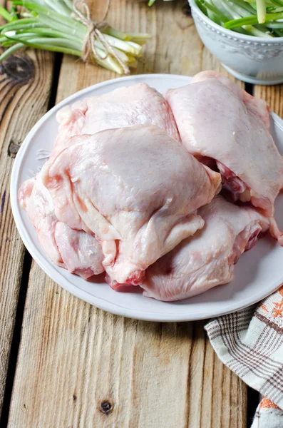 Raw chicken thighs marinated — Stock Photo, Image