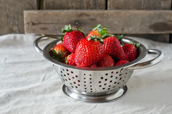 Fresh strawberries in a bowl — Stock Photo, Image