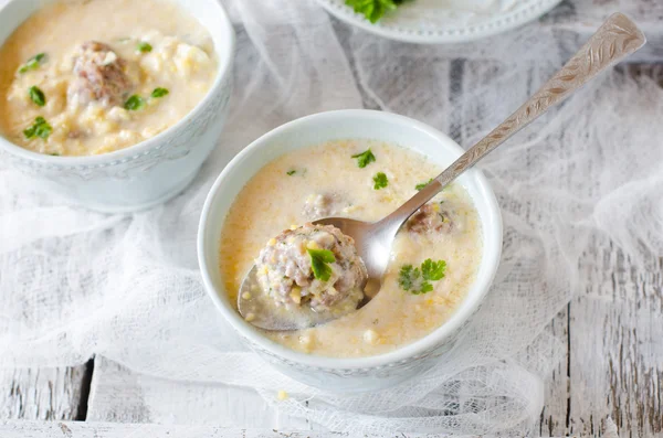 Sopa com almôndegas — Fotografia de Stock