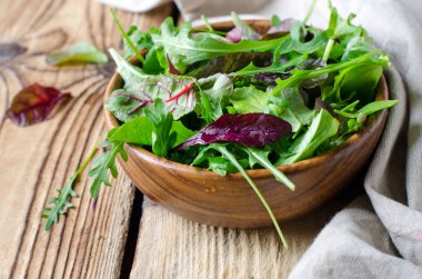 bir kase salata karışımı