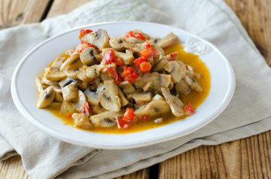 Sebze ile haşlanmış mantar