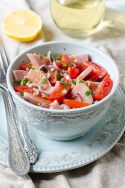 jambon ve domates salatası