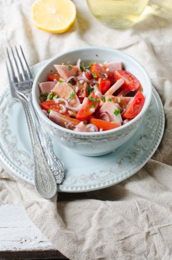 jambon ve domates salatası