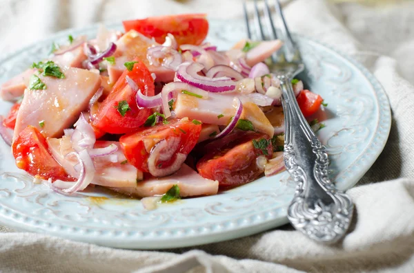 Salad with ham and tomatoes — Stock Photo, Image