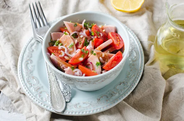Salad with ham and tomatoes — Stock Photo, Image