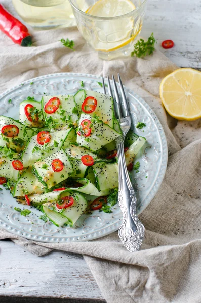 Salad with cucumber, pepper and poppy seeds — Stock Photo, Image