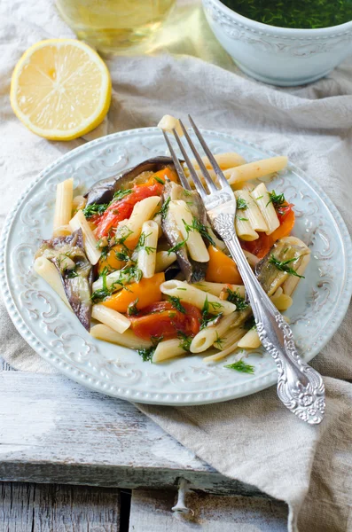 Pasta with roasted vegetables — Stock Photo, Image