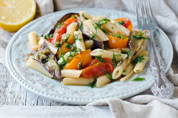 Pasta with roasted vegetables — Stock Photo, Image