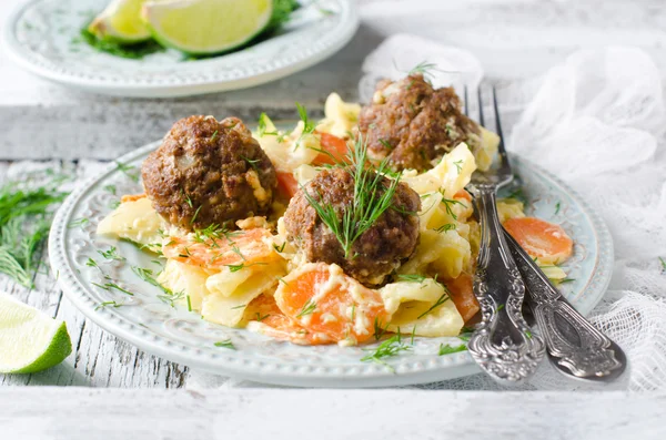 Köttbullar med grönsaker — Stockfoto