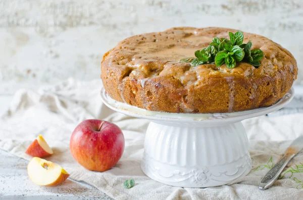 Яблочный пирог с корицей — стоковое фото