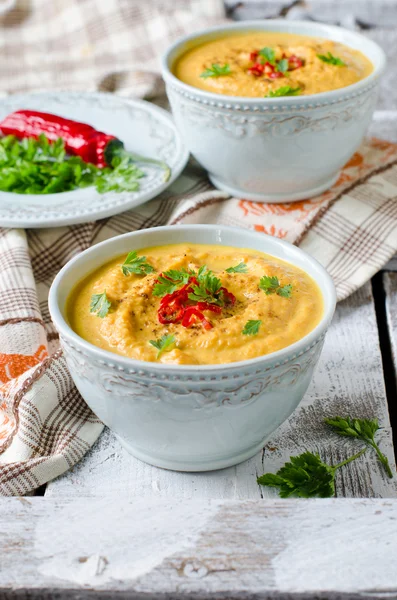 Sopa de crema de zanahoria con chile rojo —  Fotos de Stock