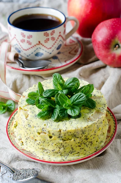 Cheesecake with poppy seeds and apples — Stock Photo, Image