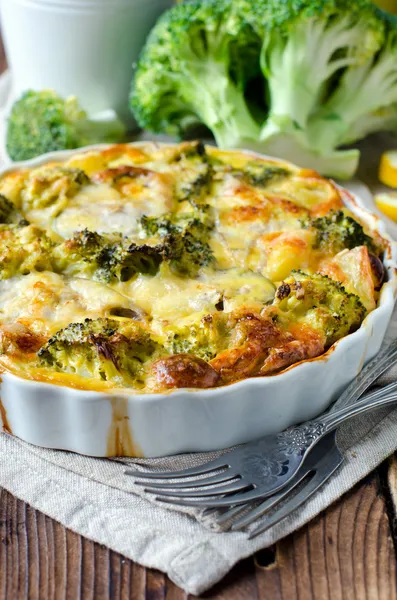 Casserole with broccoli and fish — Stock Photo, Image