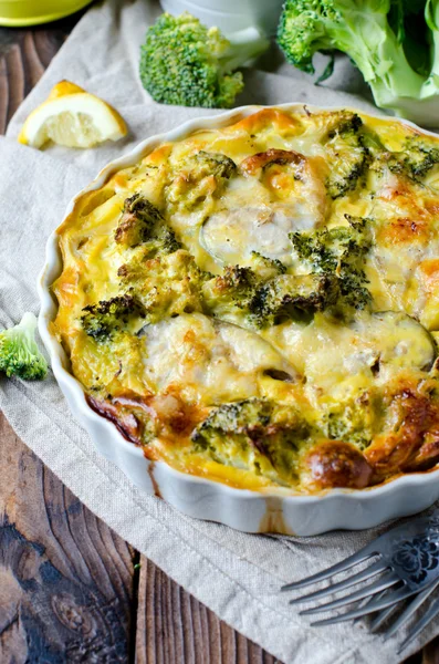 Casserole with broccoli and fish — Stock Photo, Image