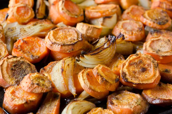 Zanahorias al horno con cebolla — Foto de Stock