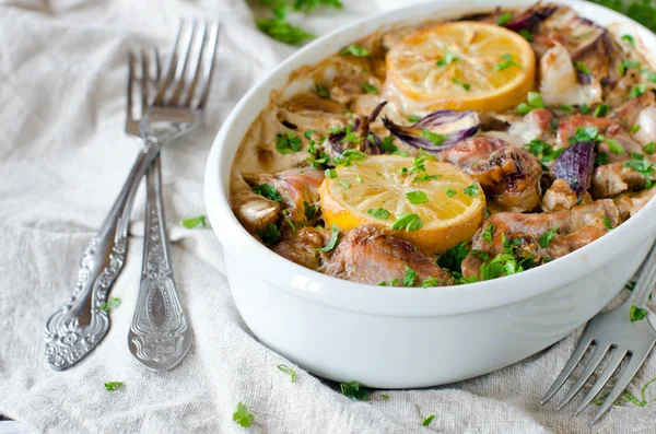 Conejo al horno con crema —  Fotos de Stock