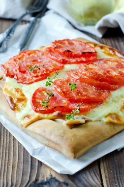 domates ve peynirli tart