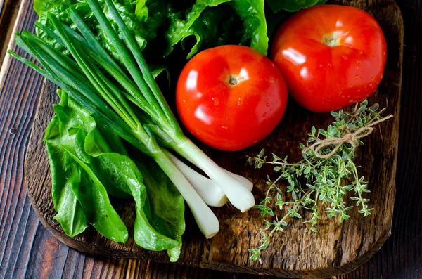 Friss zöldségek és fűszernövények — Stock Fotó