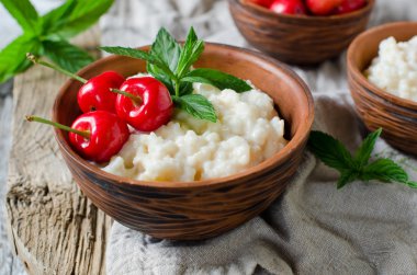 çilek ile sütlaç. Kahvaltı