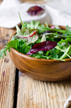 bir kase salata karışımı