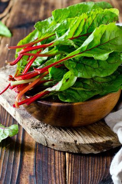 pazı yaprakları bir kase