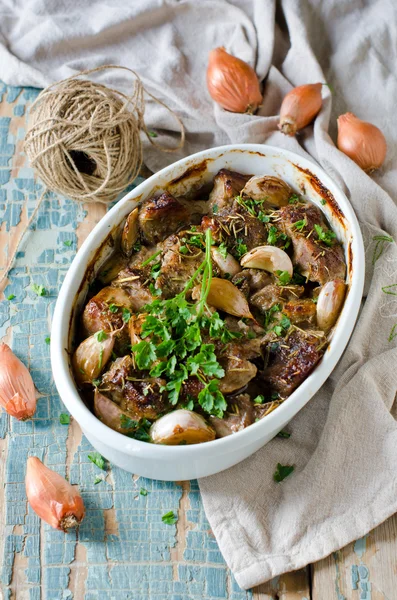 Meat baked with garlic and onion — Stock Photo, Image