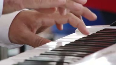 adam oyun müzik klavye