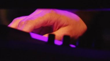 sahne müzik karışımı, 8cuts