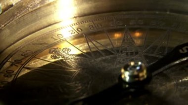 Altın Pusula - aşırı closeup