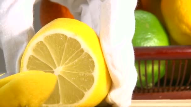 Frutta, limone e arancia, fetta, 2 clip — Video Stock