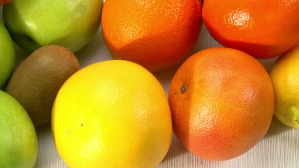 Fruits frais, poupée caméra ,