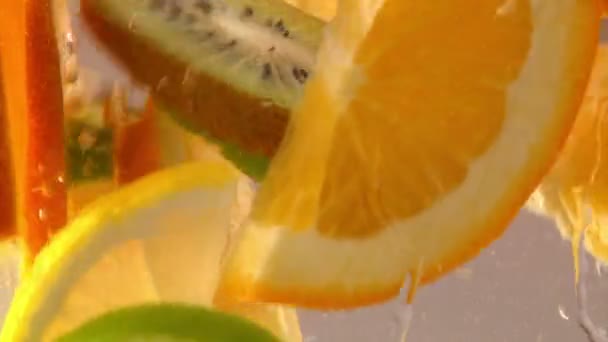 Frukter i vatten, — Stockvideo