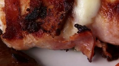 biftek, beyaz tavuk eti pastırma ile haddelenmiş
